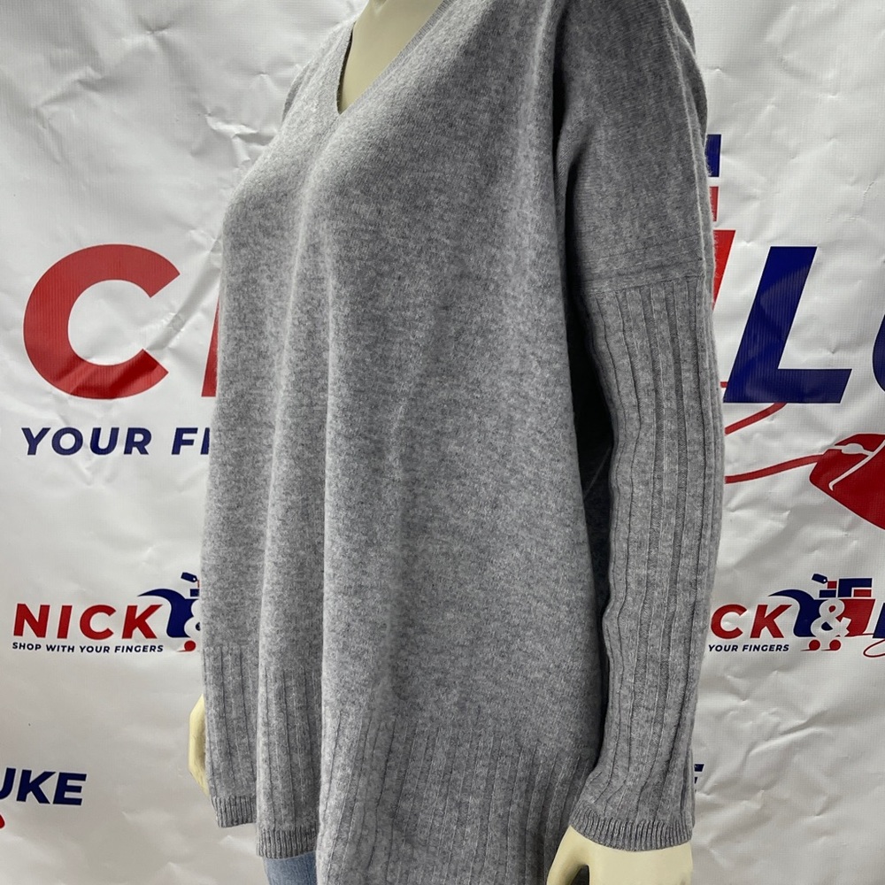 Women V-neck sweater from Naadam - “Soft Collection” 100% Mongolian cashmere. - Picture 3 of 6